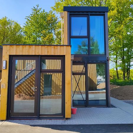 Modern Ausgebauter Ueberseecontainer Als Tiny House เวิร์ทไฮม์ ภายนอก รูปภาพ