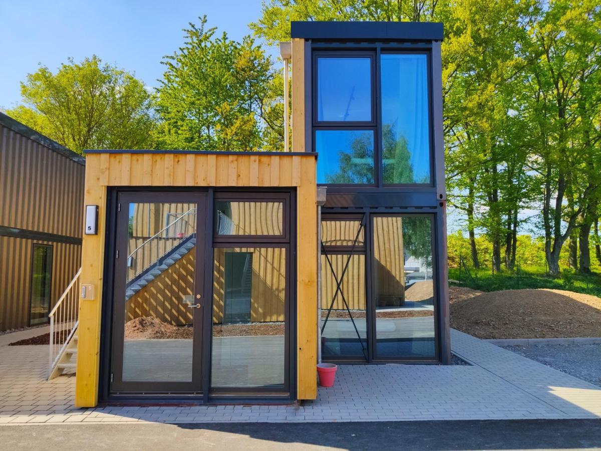 Modern Ausgebauter Ueberseecontainer Als Tiny House เวิร์ทไฮม์ ภายนอก รูปภาพ
