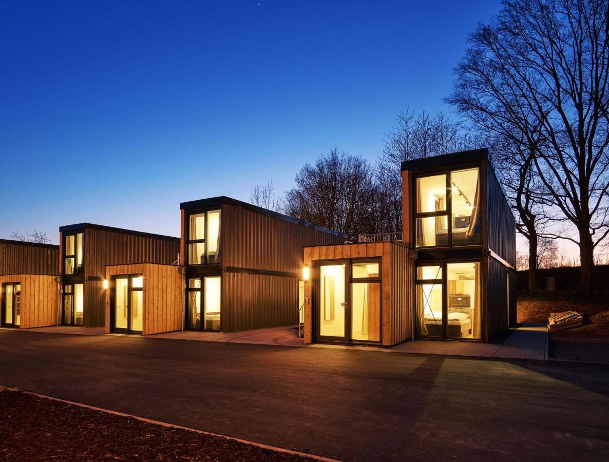 Modern Ausgebauter Ueberseecontainer Als Tiny House เวิร์ทไฮม์ ภายนอก รูปภาพ