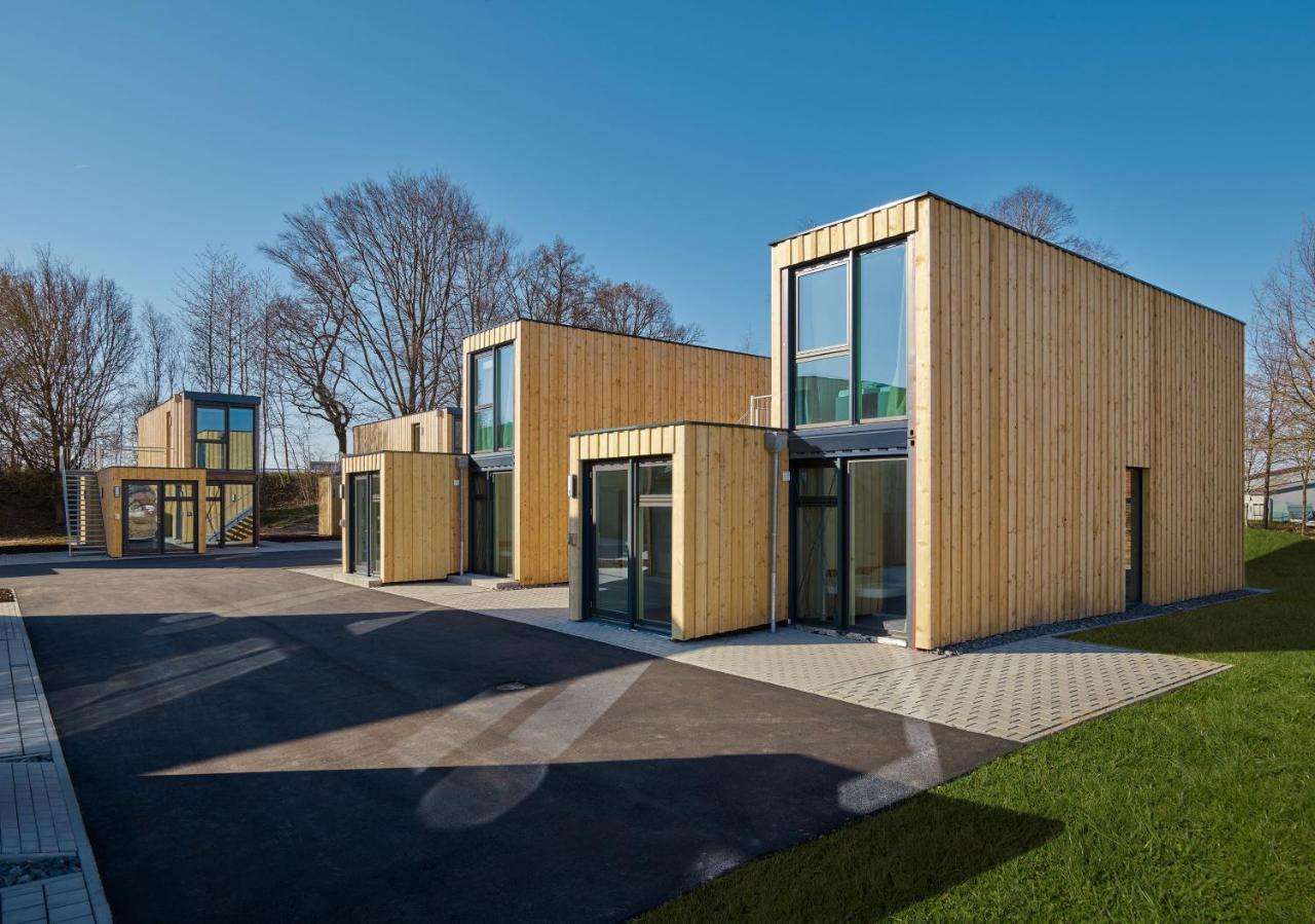 Modern Ausgebauter Ueberseecontainer Als Tiny House เวิร์ทไฮม์ ภายนอก รูปภาพ